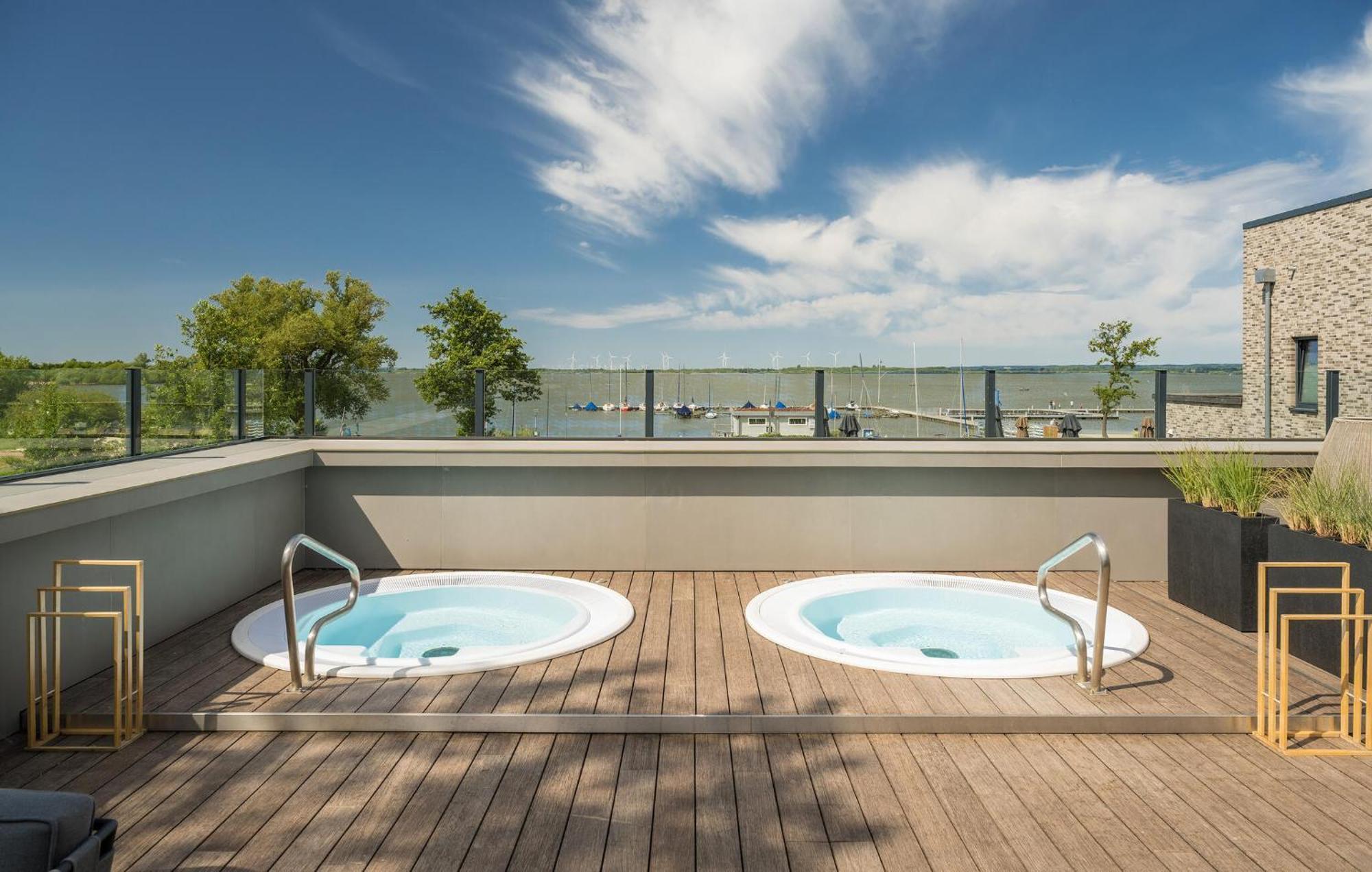 2 Bedroom Beach Front Home In Lembruch-Duemmer See Exterior photo